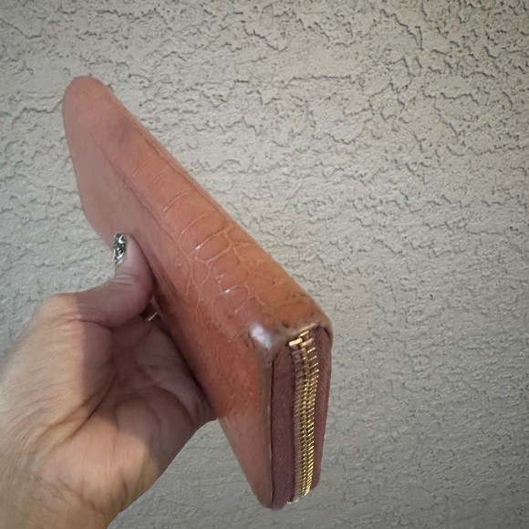 Miu Miu Pink Croc-Embossed Wallet - Picture 8 of 12